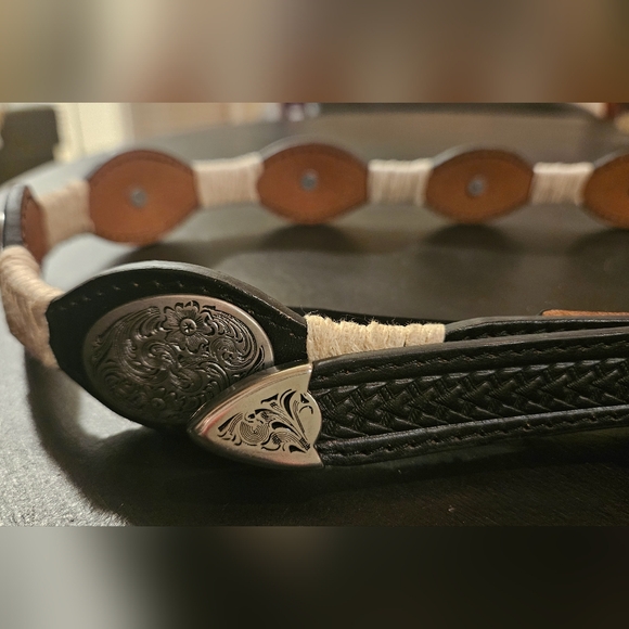 Urban Outfitters Walker Western  black leather and silver ornate belt. Size med - Picture 4 of 8